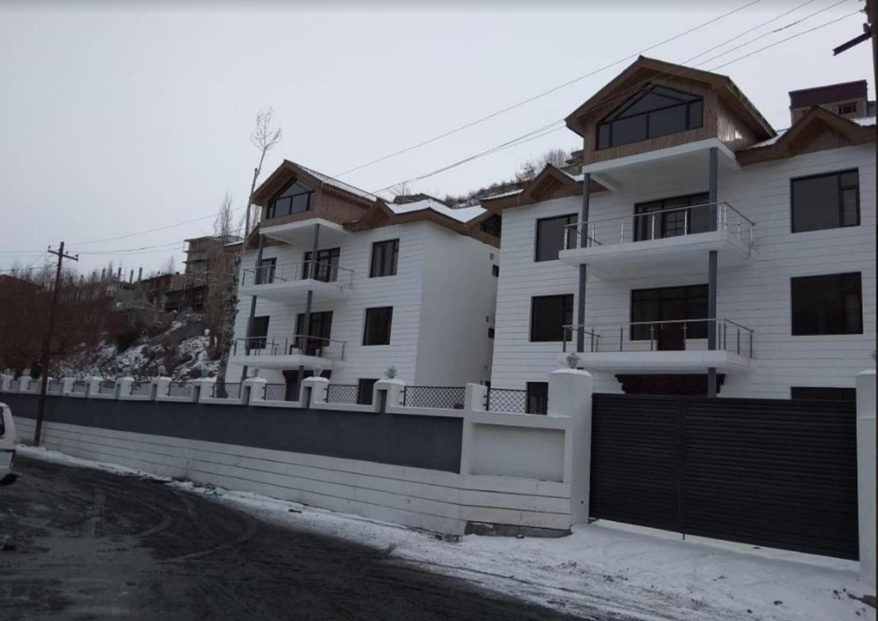 Hotel Kargil Heights Esterno foto