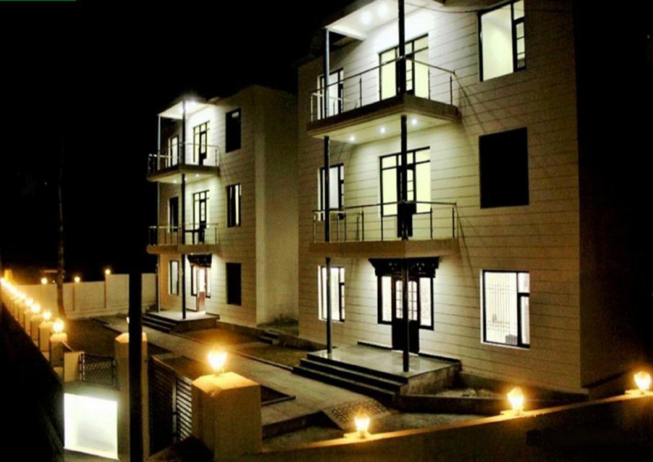Hotel Kargil Heights Esterno foto