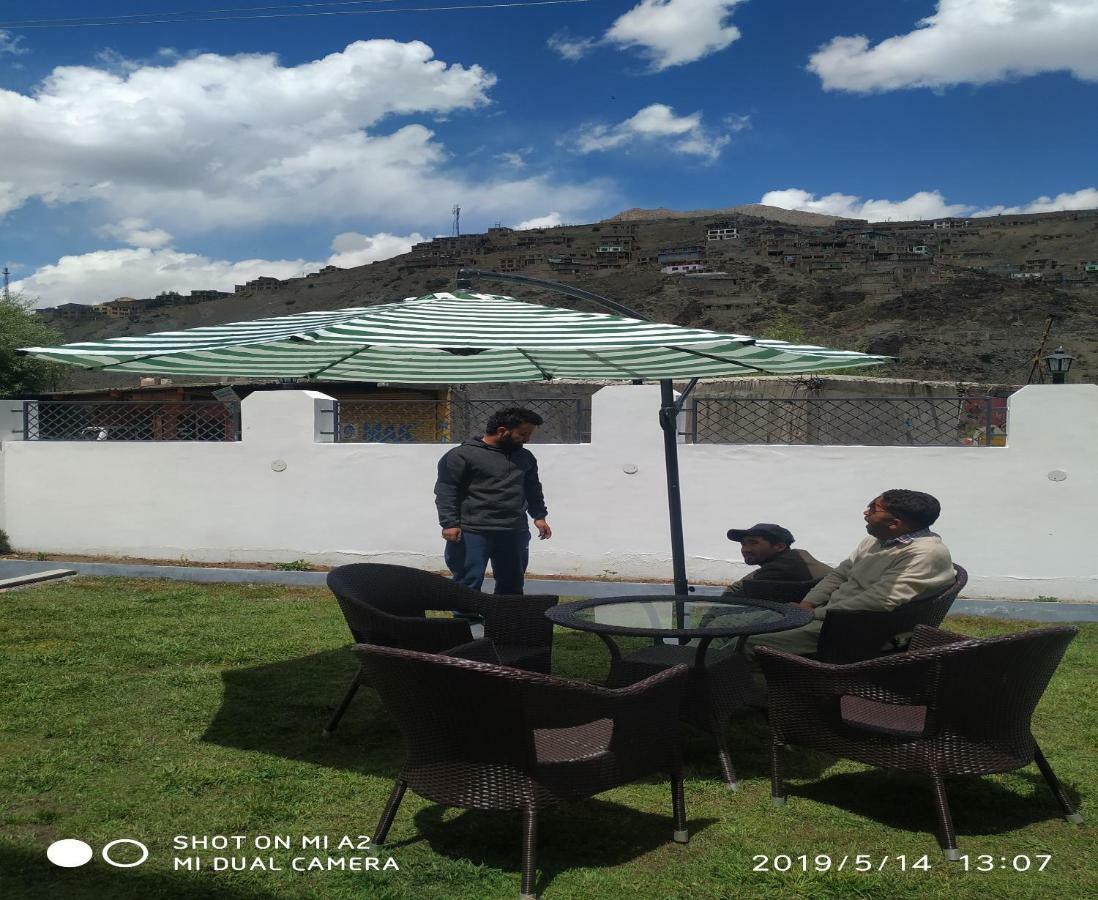 Hotel Kargil Heights Esterno foto