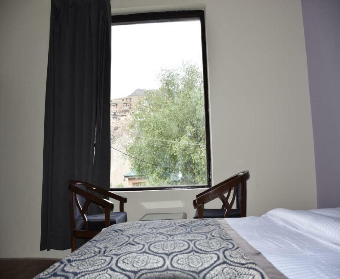 Hotel Kargil Heights Esterno foto